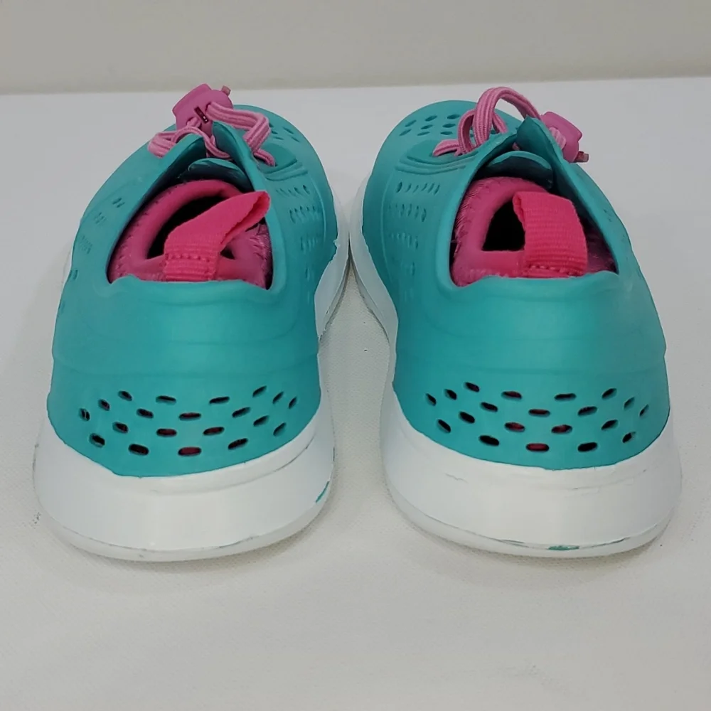 Cat & Jack water shoes size 10